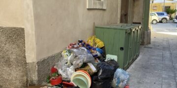 Modica, scarica rifiuti in modo indiscriminato: individuato e sanzionato dalla polizia locale