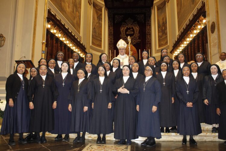 Ragusa, in Cattedrale professione solenne per otto suore del Sacro Cuore