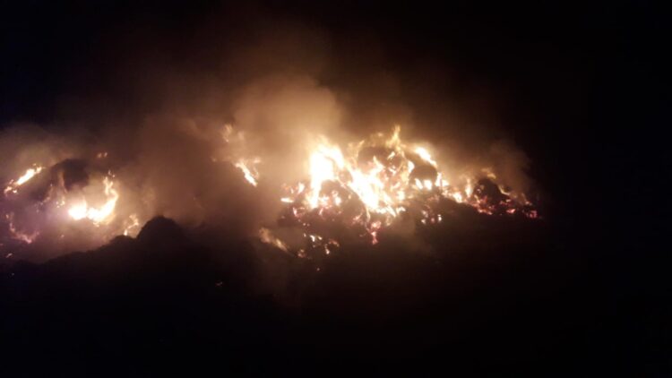 Contrada Randello, in fiamme il deposito attrezzi e l’alloggio di una azienda agricola