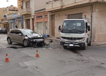 Vittoria, scontro in via Roma: coinvolto un mezzo della Roma costruzioni