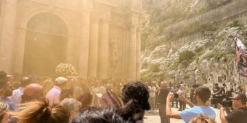 Scicli, tutta la città ai funerali di Peppe Ottaviano