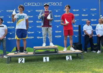 Windsurf, Ragusa sul podio: successo straordinario al trofeo Neirotti sul lago di Garda