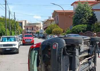 Modica, si ribalta con l’auto: donna trasportata in ospedale