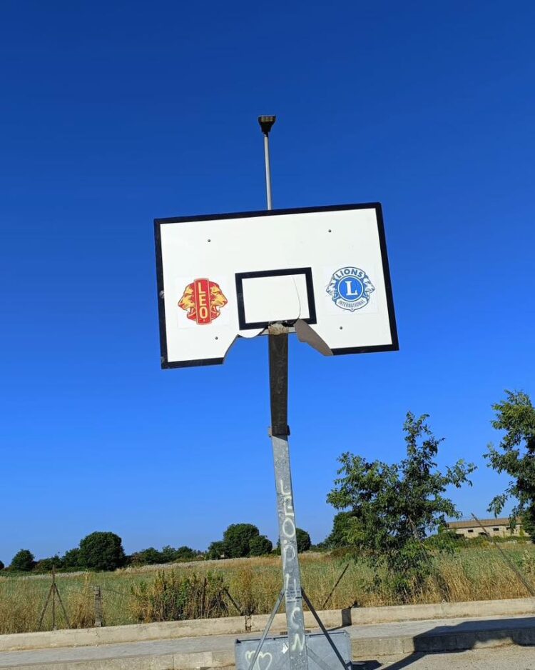 Canestro inaugurato e vandalizzato in 24 ore, accade a Ragusa