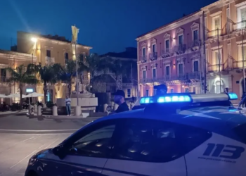 Comiso, giro di vite della polizia: denunciato un ghanese per lesioni e un tunisino per spaccio