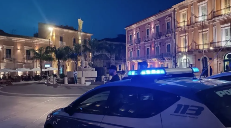 Comiso, giro di vite della polizia: denunciato un ghanese per lesioni e un tunisino per spaccio