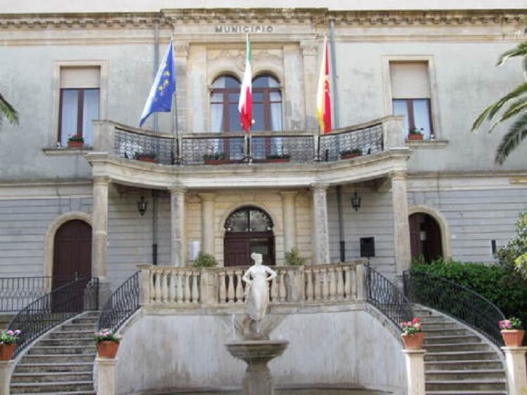 Chiaramonte, sospeso il servizio di assistenza domiciliare agli anziani