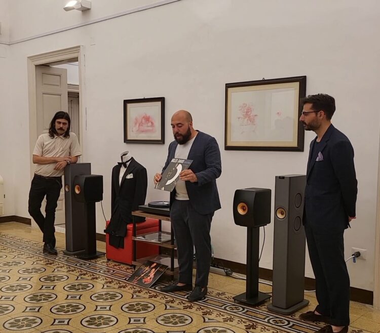 Vittoria, gli “Edonismi” per il finissage anticipato dedicato alla mostra di Fabrizio Clerici