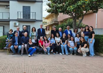 Comiso, inaugurate le panchine della gentilezza