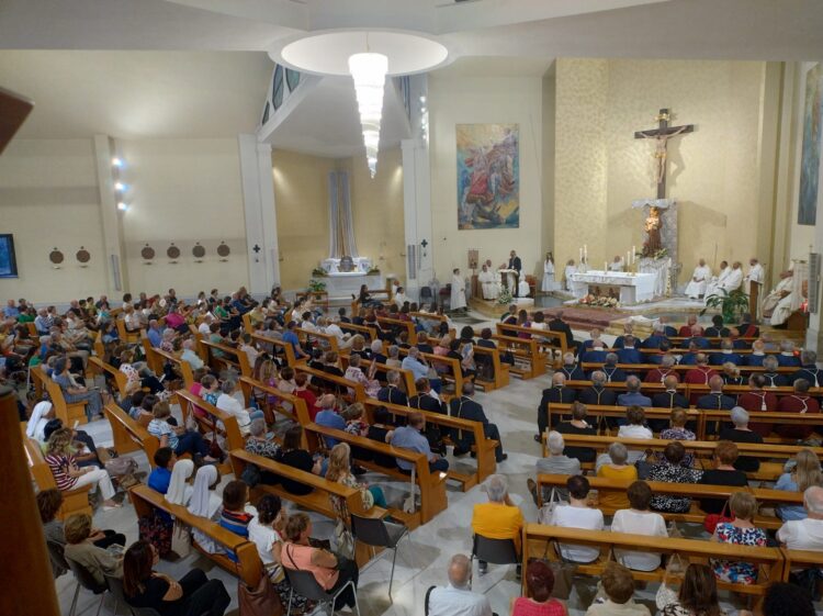 Comiso, la festa di Sant’Antonio di Padova e il solenne pontificale presieduto dal vescovo La Placa