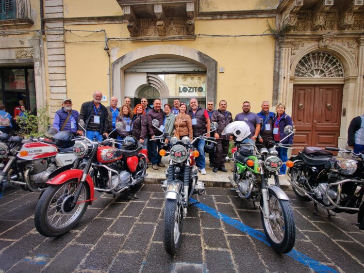 Moto storiche nel barocco ibleo baciata da un grande successo