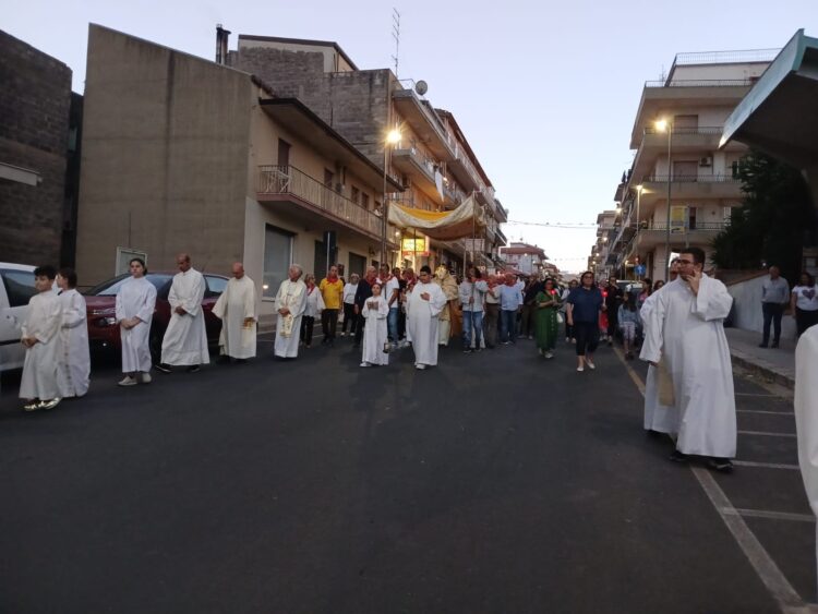 Numerosi fedeli ieri alla festa del Sacro Cuore di Gesù a Ragusa