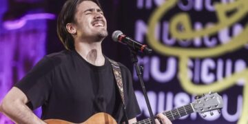 L’artista ragusano Nico Arezzo vince il Musicultura 2024