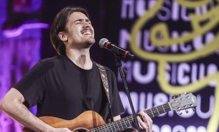 L’artista ragusano Nico Arezzo vince il Musicultura 2024