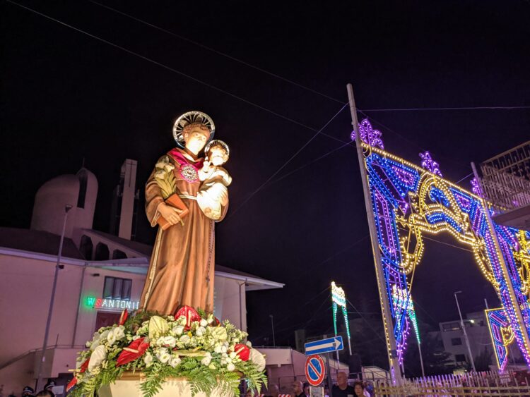 Comiso, festeggiato Sant’Antonio di Padova con la processione esterna del simulacro
