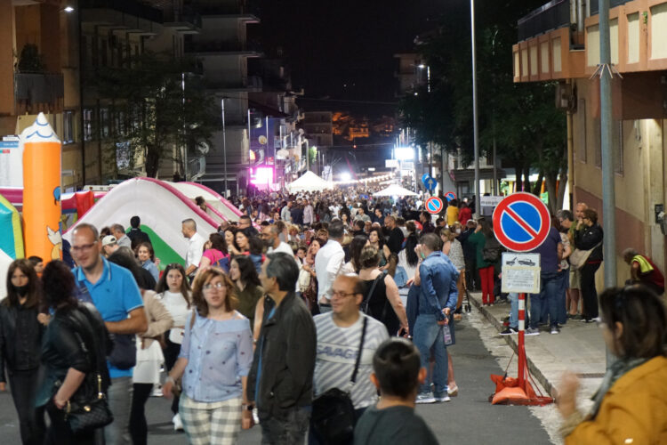 Ragusa, domani sera c’è Platani in festa. Divertimento assicurato