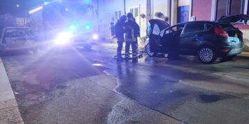 Acate, in fiamme un’auto in via Neghelli