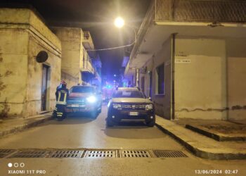 Vittoria, fiamme nella notte in un’abitazione di piazza Trinità