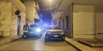 Vittoria, fiamme nella notte in un’abitazione di piazza Trinità
