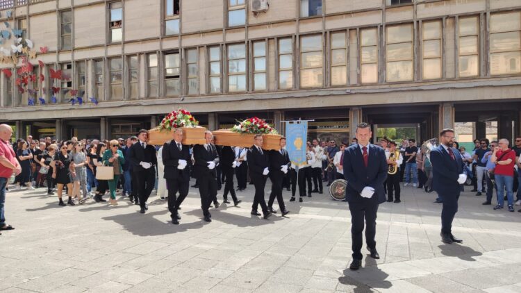 Ragusa tributa l’ultimo saluto ai musicisti Gianni Cascone e Giusy Polizzi