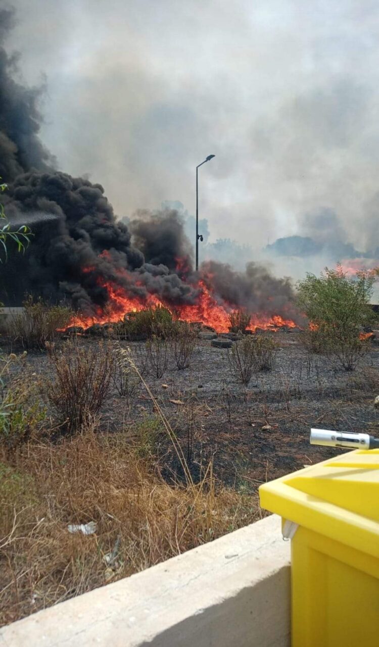 Santa Croce, in fiamme l’area esterna del centro comunale di raccolta