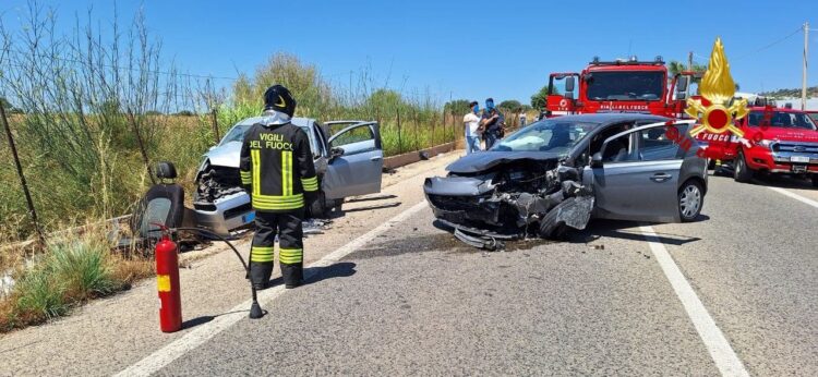 Scontro tra due auto sulla Comiso-Santa Croce, cinque feriti
