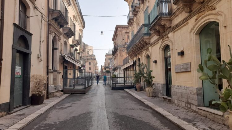 Ragusa, aggredito un commerciante in centro storico. Confimprese: “Va sempre peggio”