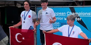 Surf, il ragusano Arturo Schininà campione europeo U15 slalom Pinna