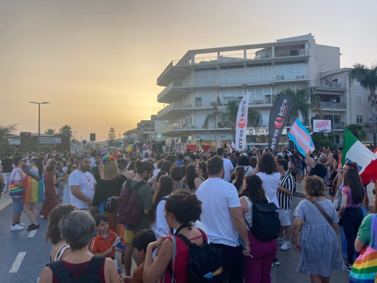 Il Ragusa Pride a Marina una festa colorata e allegra con una motivazione seria: “Chiediamo pari dignità per tutti”