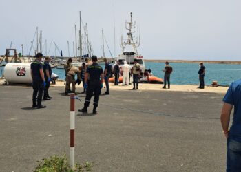Sbarco al porto di Pozzallo: 37 migranti dalla Siria e dal Bangladesh