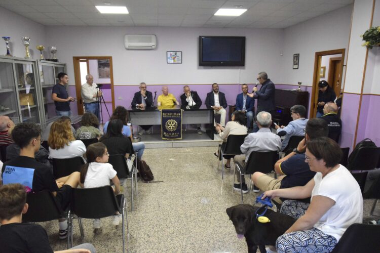 Affidato a una famiglia ragusana un cucciolo che con il tempo diventerà un cane guida per ciechi