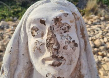 Vandalizzate a Caucana le sculture del maestro La Raffa