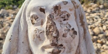 Vandalizzate a Caucana le sculture del maestro La Raffa