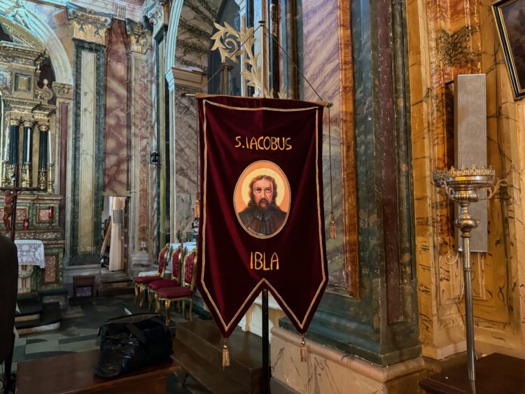 Ragusa, la tradizionale messa del venerdì torna a San Giacomo apostolo nel Giardino ibleo