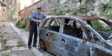 Incendio di un’auto a Ibla, torna in libertà uno degli imputati ma non potrà risiedere a Ragusa