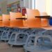 Il Comune di Modica riutilizza i banchi a rotelle di pentastellata memoria per attrezzare un’aula studio a Marina