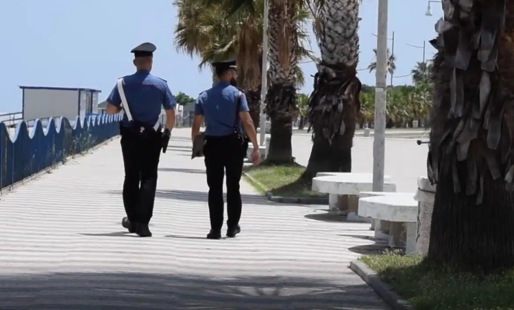 La violenza sessuale a Marina di Ragusa, la 15enne palpeggiata dal tunisino mentre era intenta a fare il bagno
