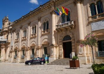 Scicli, evade i domiciliari e fugge quando i carabinieri lo intercettano: stavolta finisce in cella