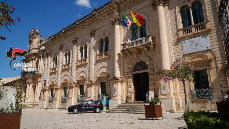 Scicli, evade i domiciliari e fugge quando i carabinieri lo intercettano: stavolta finisce in cella