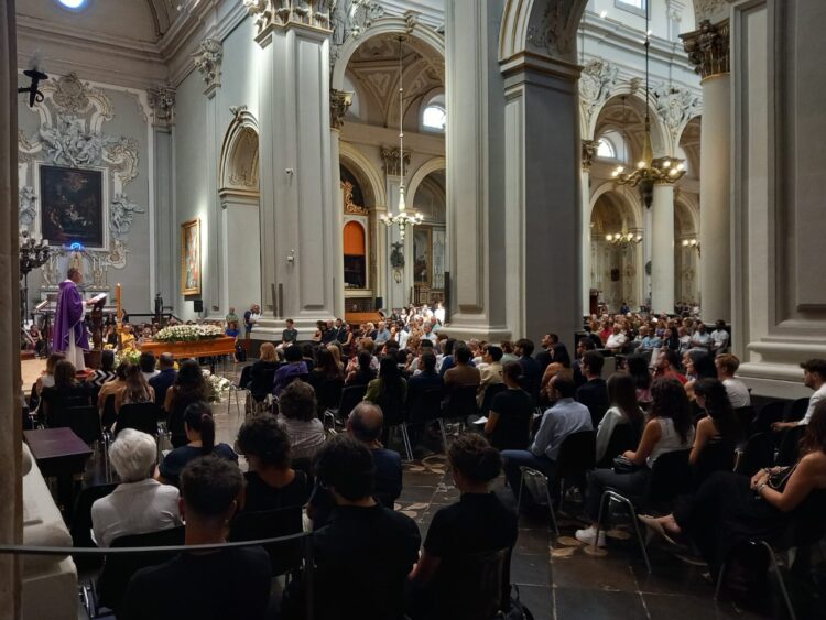 Cattedrale gremita oggi pomeriggio a Ragusa per l’ultimo saluto a Marco Guastella