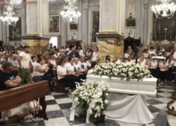 La città di Palazzolo Acreide si è stretta attorno alla famiglia di Vincenzo Lantieri, oggi i funerali del piccolo