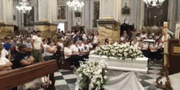 La città di Palazzolo Acreide si è stretta attorno alla famiglia di Vincenzo Lantieri, oggi i funerali del piccolo