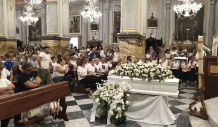 La città di Palazzolo Acreide si è stretta attorno alla famiglia di Vincenzo Lantieri, oggi i funerali del piccolo