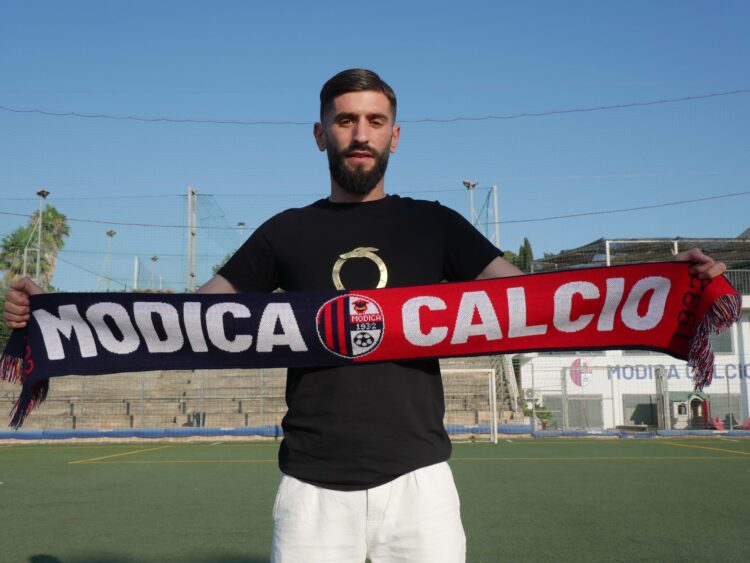 Il Modica calcio si regala il bomber Luca Belluso
