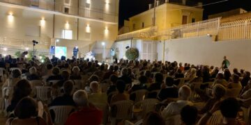 Marina di Ragusa e le immagini della “Fera ‘o luni”