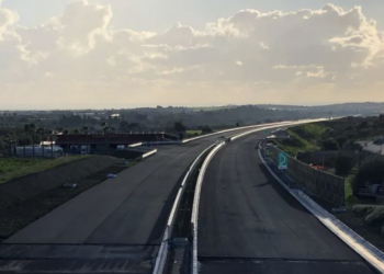 Ispica, riapre al traffico lo svincolo autostradale dopo che era stato chiuso a causa di un incendio