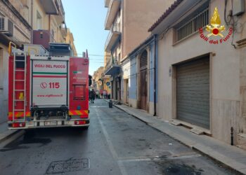 Vittoria, incendio in una palazzina: evacuati quattro piani