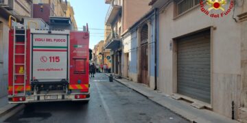 Vittoria, incendio in una palazzina: evacuati quattro piani