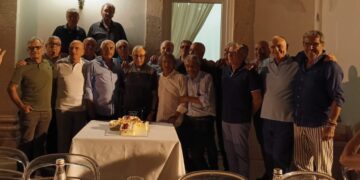 Ragusa, gli ex parrocchiani della S. Pietro apostolo festeggiano gli 85 anni di padre Guarneri