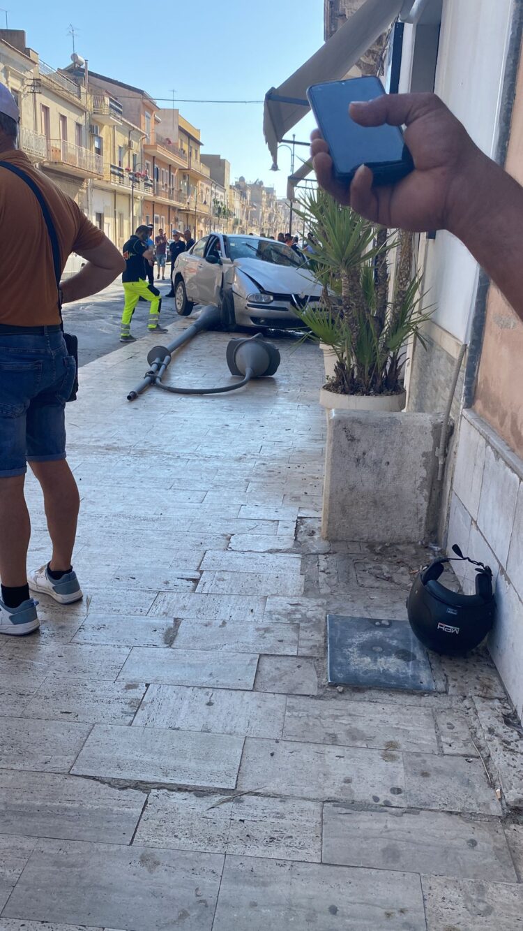 Incidente mortale ad Acate in corso Indipendenza